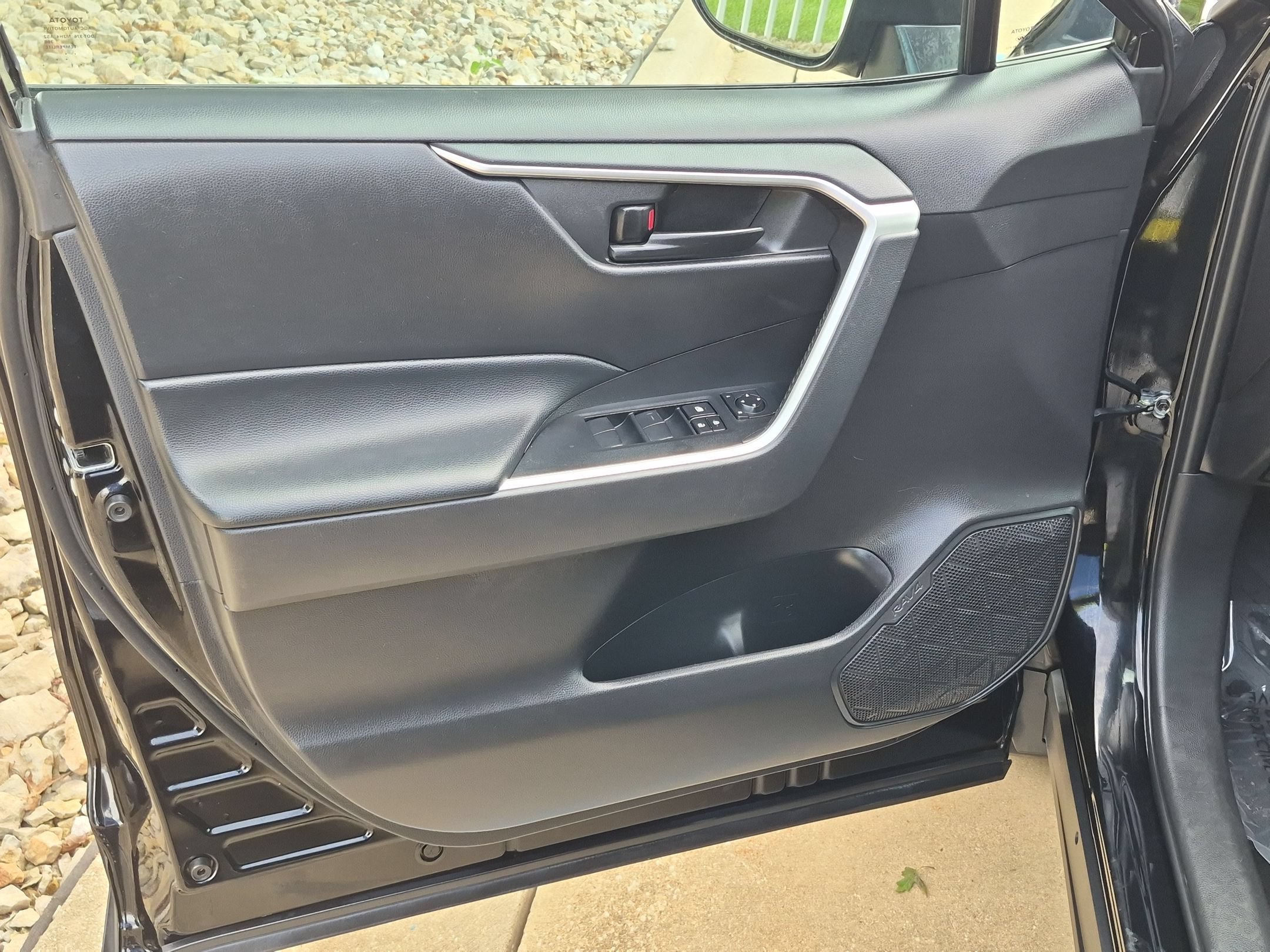 Used 2023 Toyota RAV4 LE AWD/4WD image 12