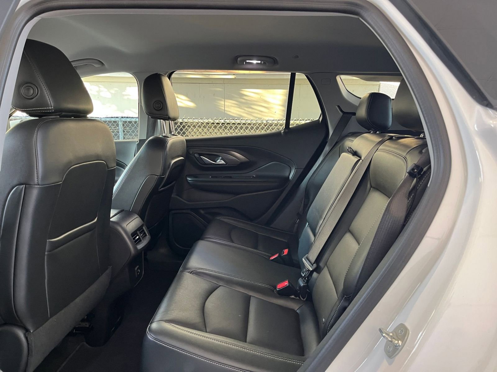 Used 2024 GMC Terrain SLT AWD/4WD image 27