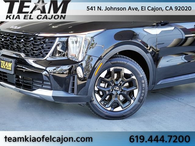 Certified 2025 Kia Sorento S w/ Panoramic Sunroof Package FWD image 3