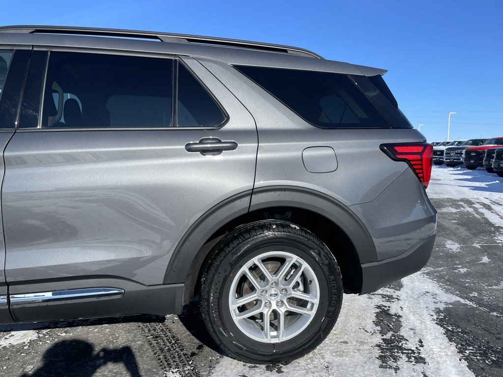 Used 2025 Ford Explorer Active image 30