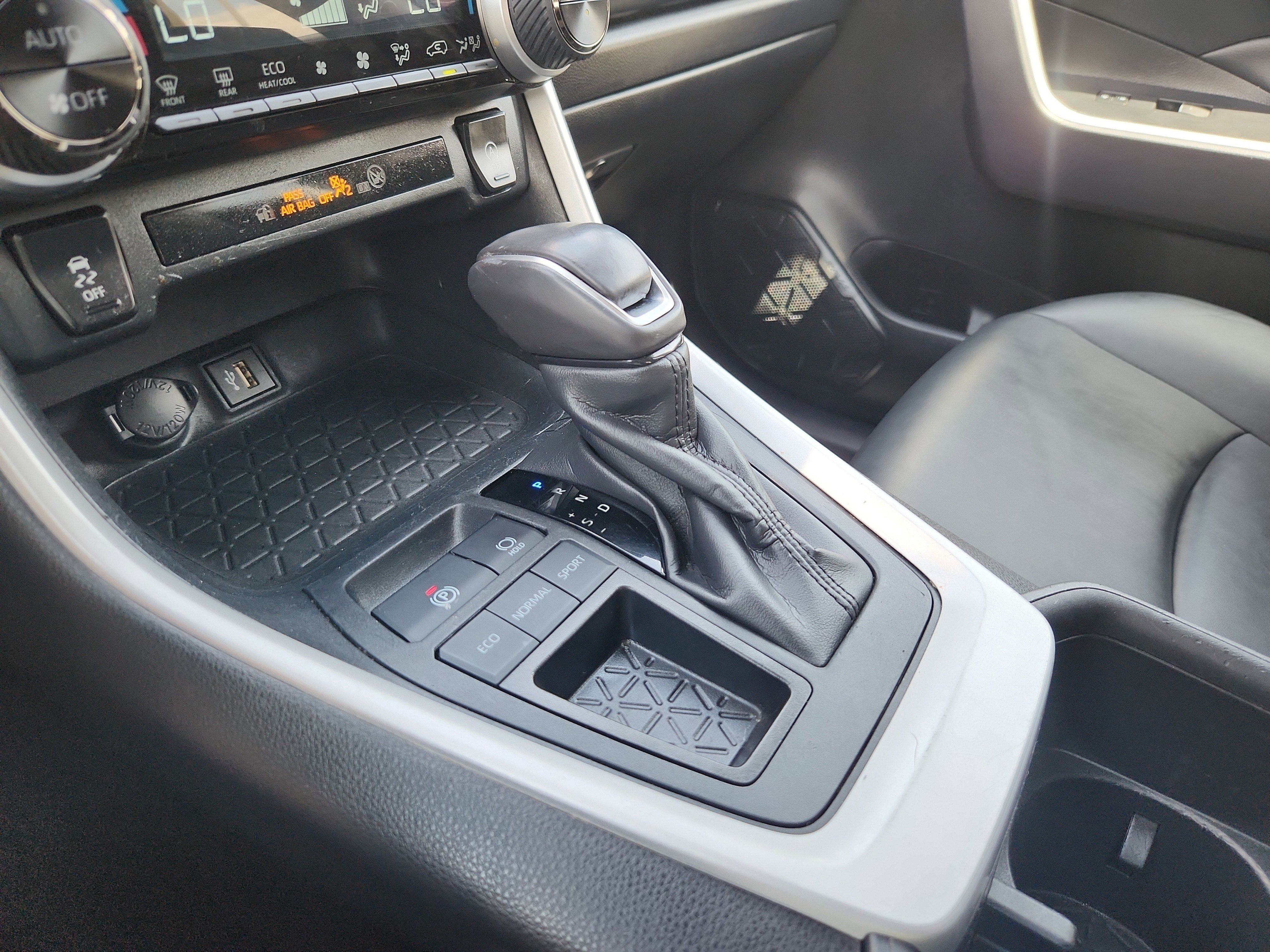 Used 2024 Toyota RAV4 XLE Premium FWD image 24