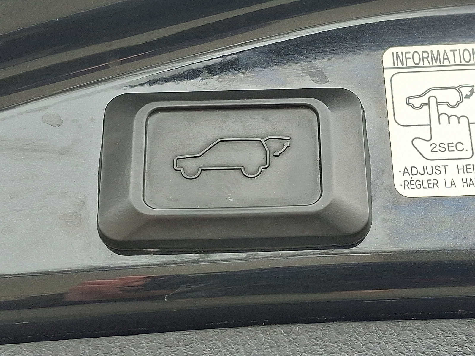 Used 2016 Toyota RAV4 SE w/ Cargo Management Package image 29