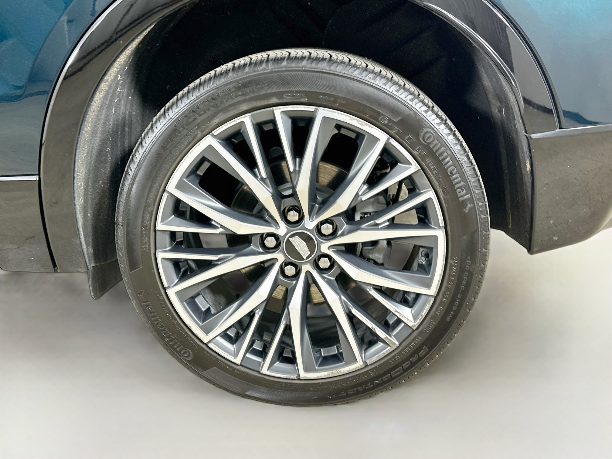 Used 2025 Cadillac XT4 Sport AWD/4WD image 37