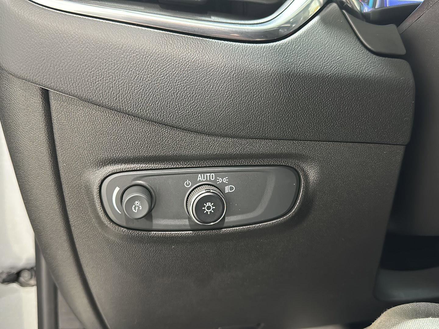 Used 2023 Chevrolet Equinox LS w/ LS Convenience Package FWD image 18