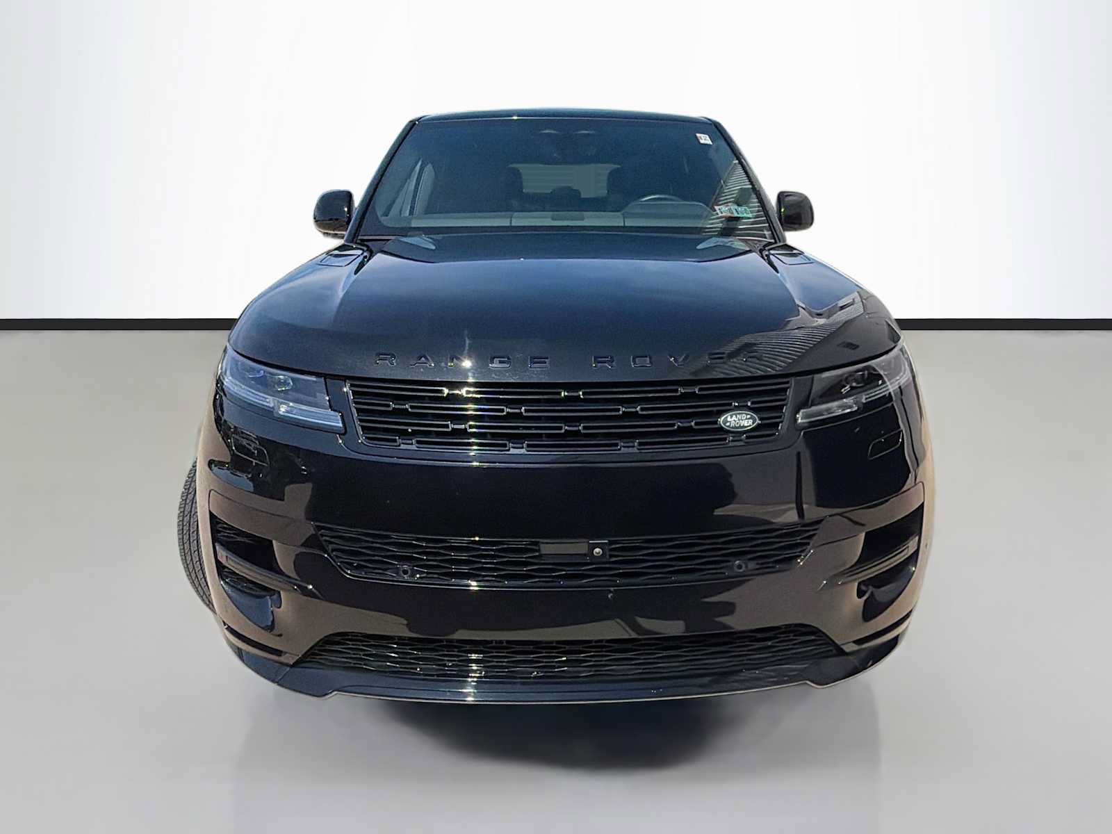 Certified 2025 Land Rover Range Rover Sport Dynamic SE AWD/4WD image 2
