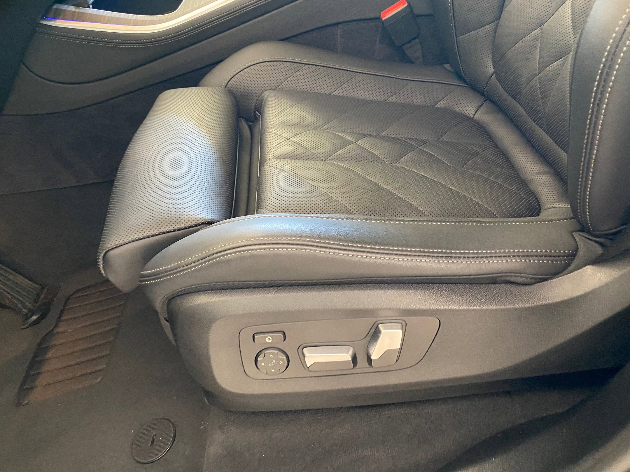 Used 2026 BMW X5 xDrive50e w/ Premium Package image 13