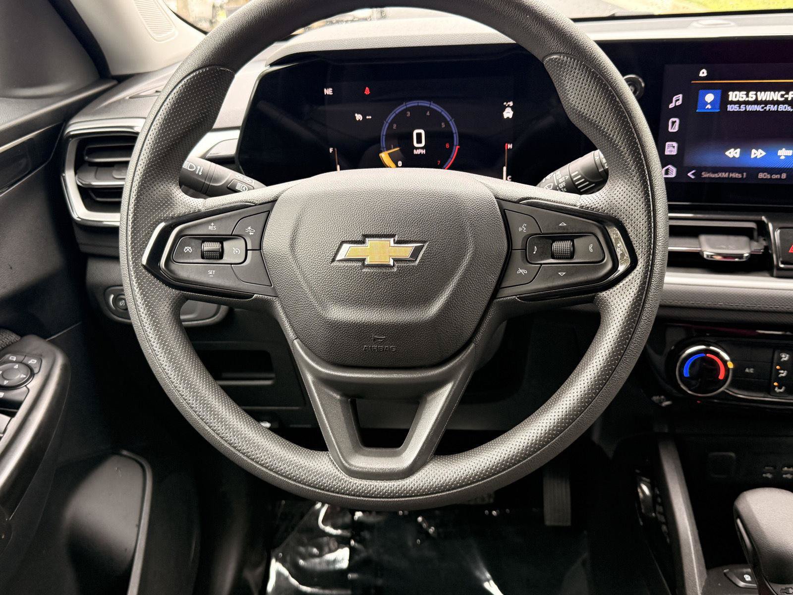 Used 2025 Chevrolet TrailBlazer LT AWD/4WD image 23
