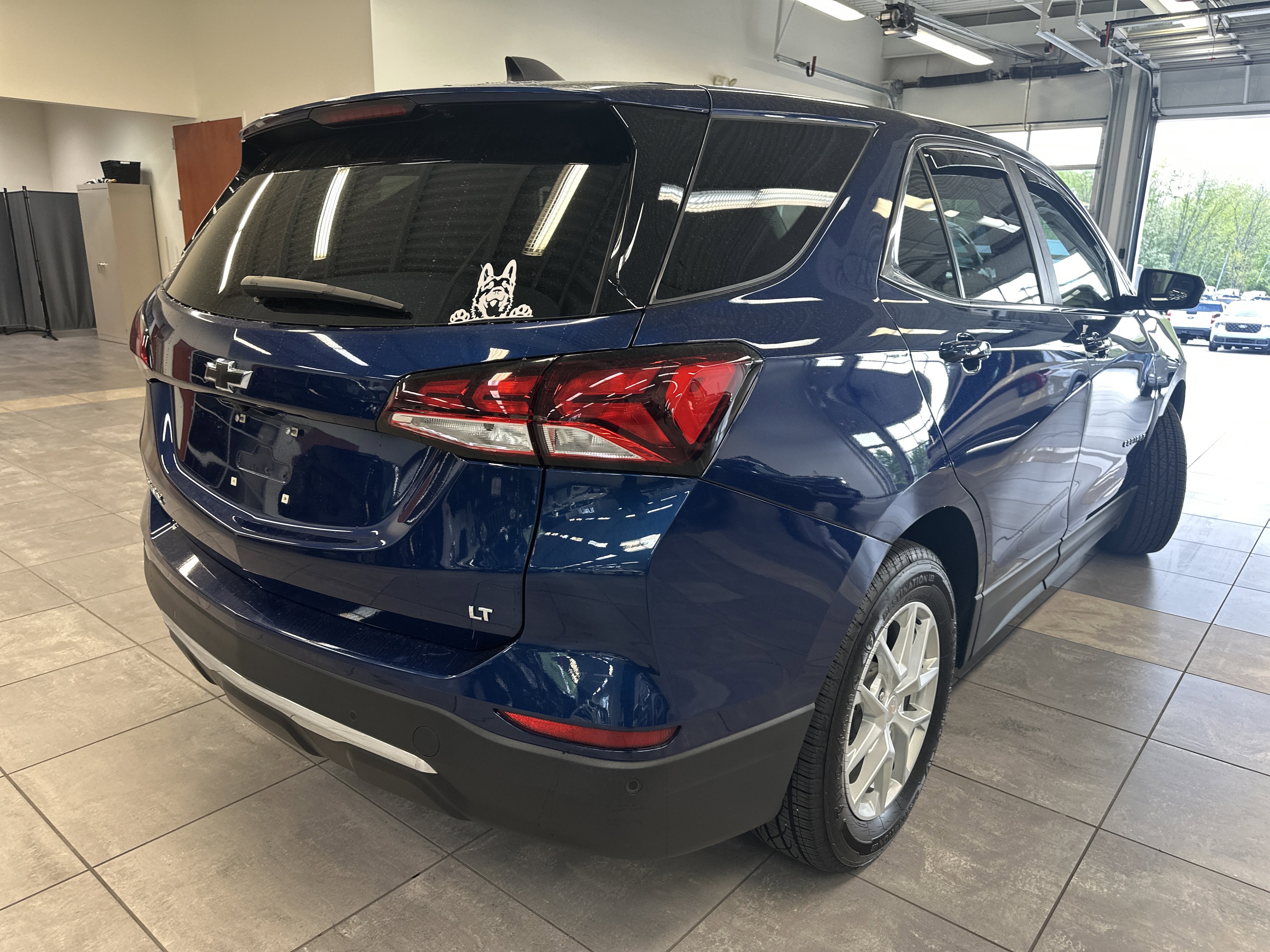 Used 2023 Chevrolet Equinox LT FWD image 9