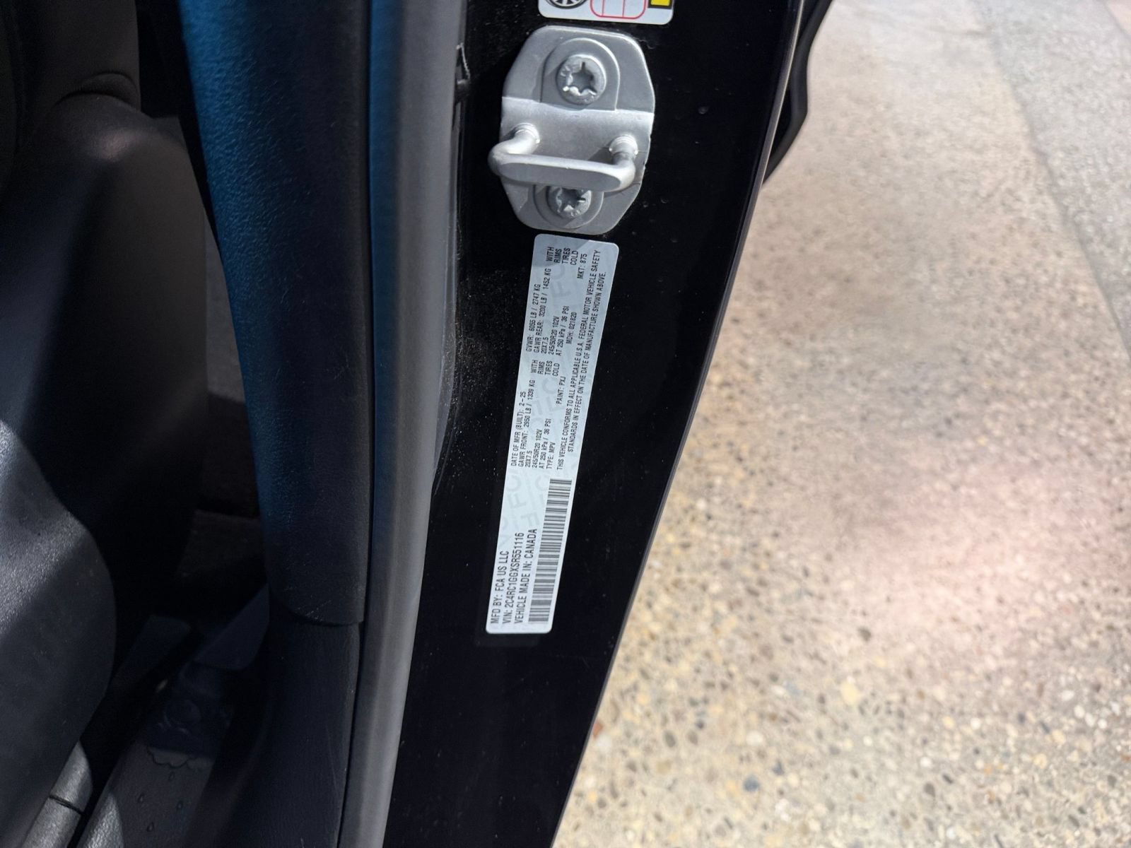 Used 2025 Chrysler Pacifica Limited FWD image 28