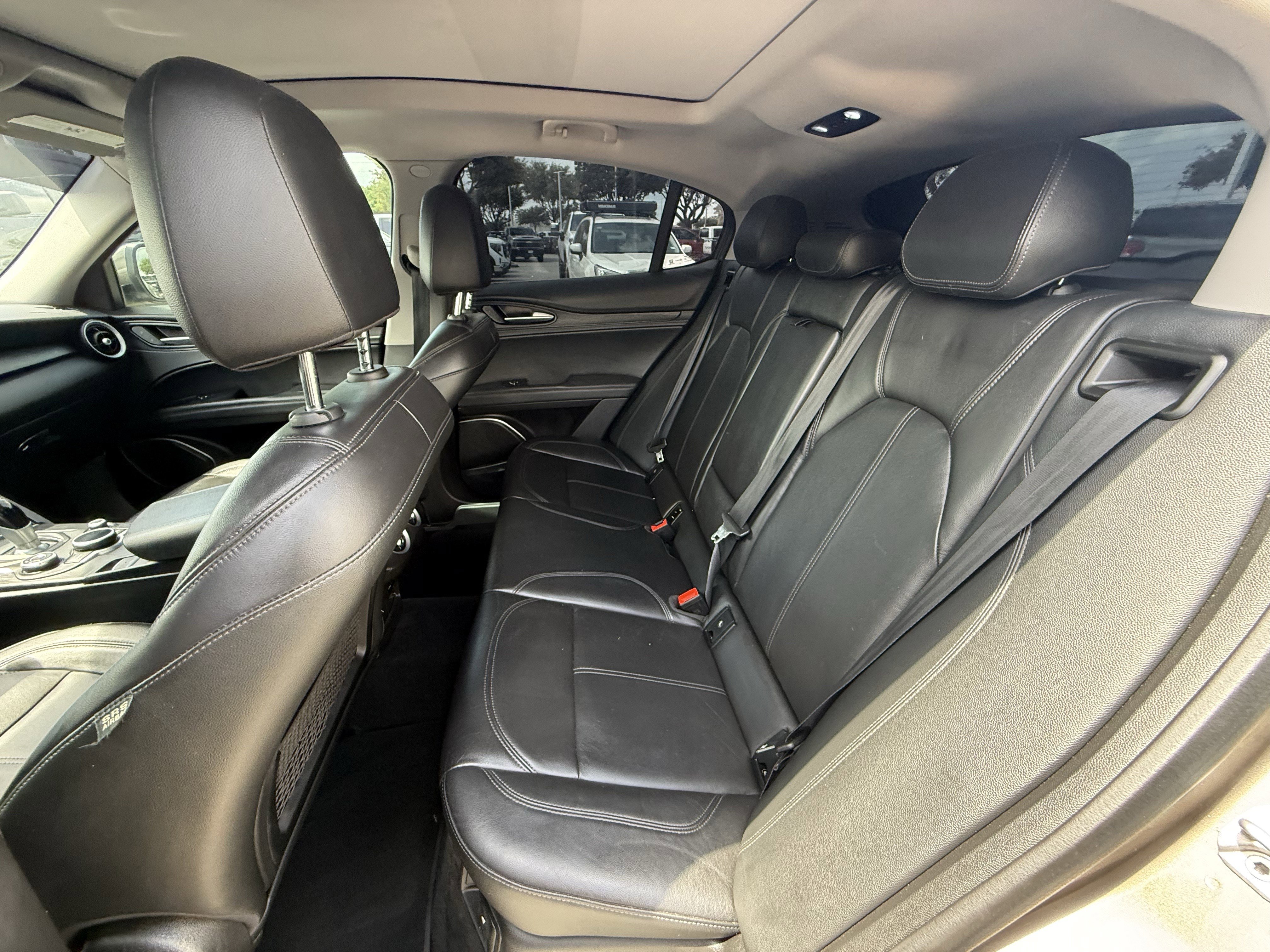 Used 2019 Alfa Romeo Stelvio image 29