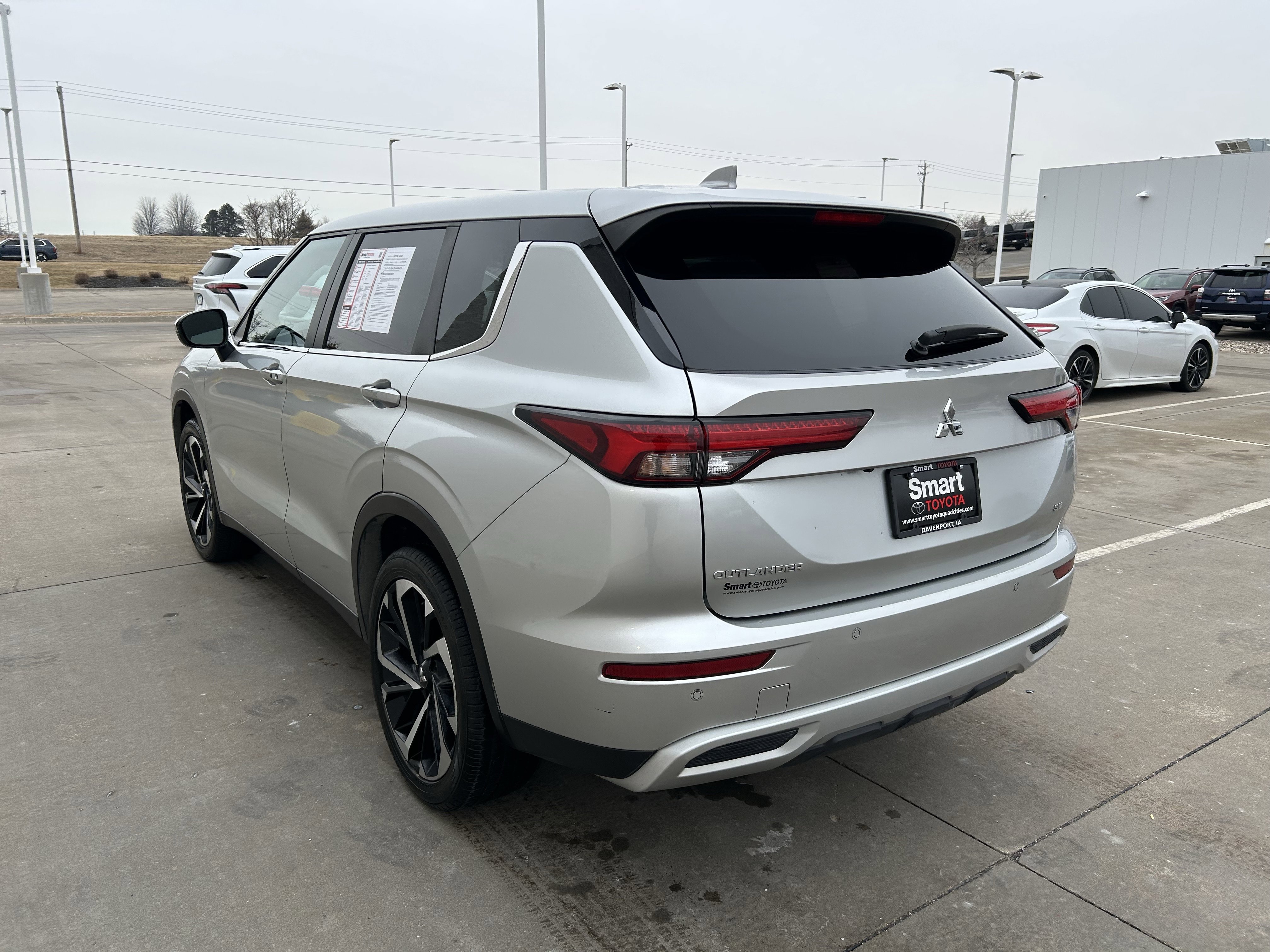 Used 2024 Mitsubishi Outlander SE image 4