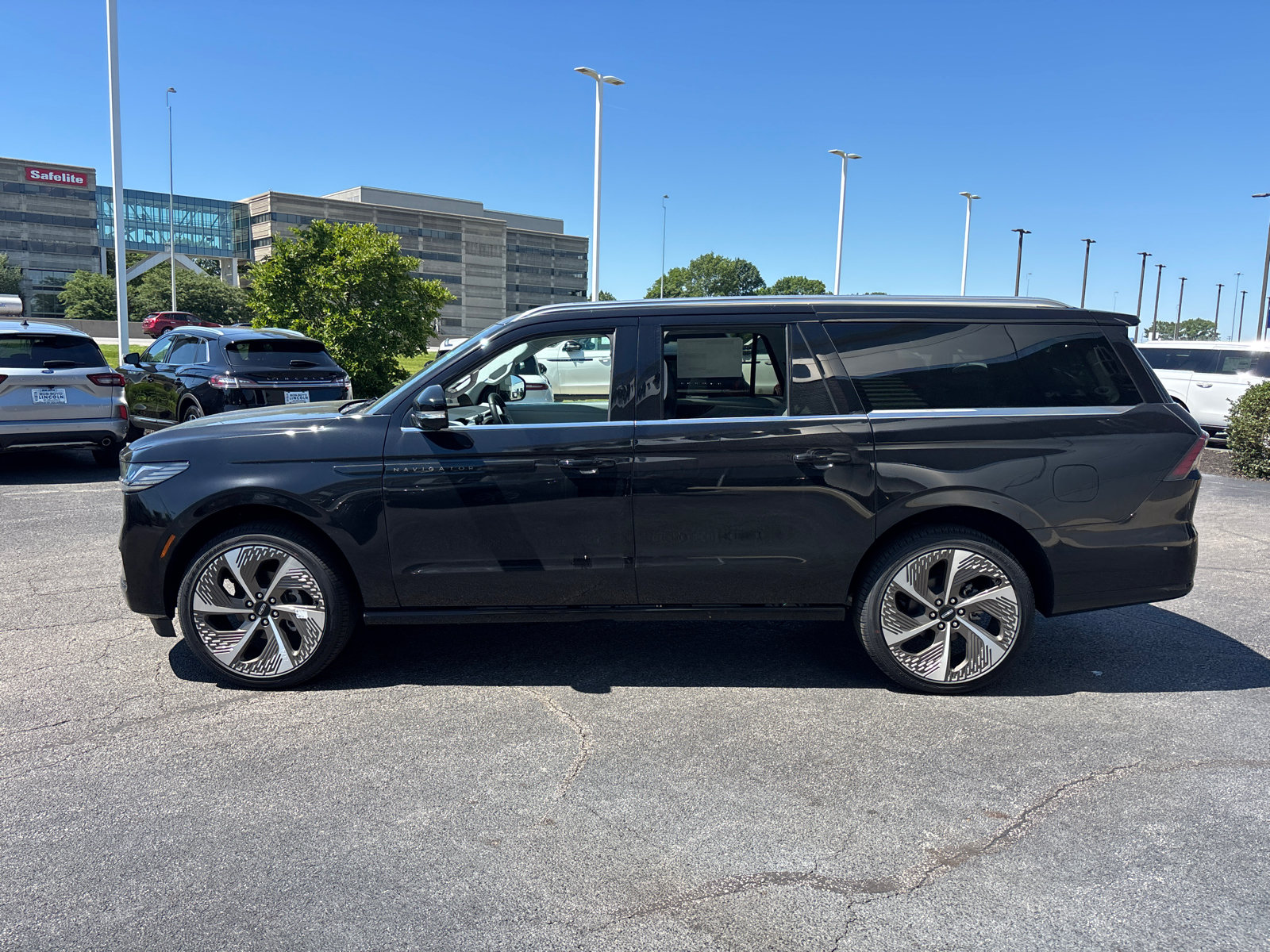 New 2026 Lincoln Navigator L Black Label AWD/4WD image 4