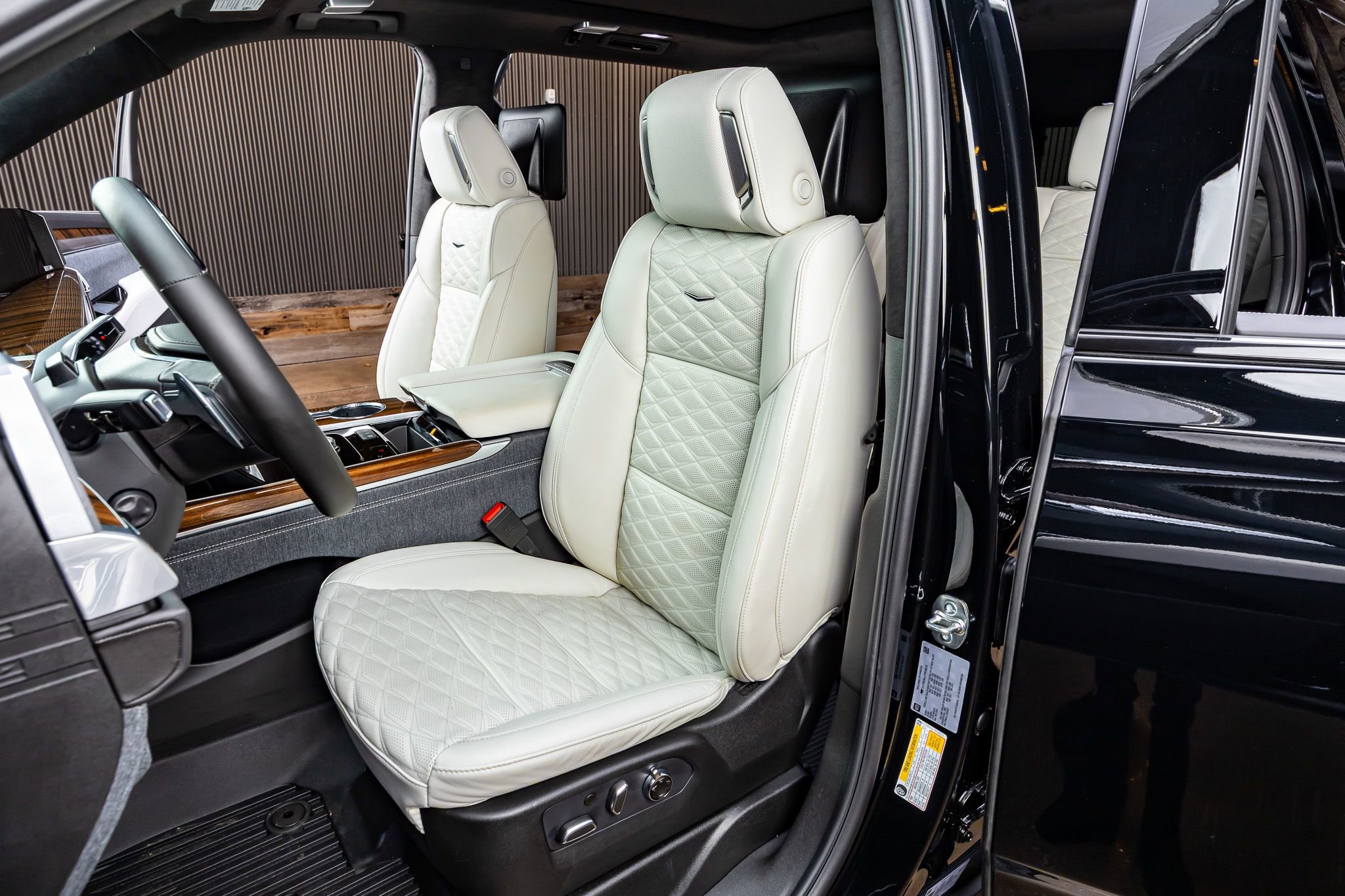 Used 2026 Cadillac Escalade Platinum Sport w/ LPO, ONYX Package image 30