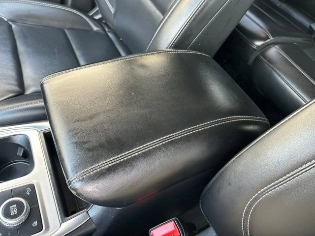 Used 2021 Ford Explorer XLT w/ Equipment Group 202A AWD/4WD image 35