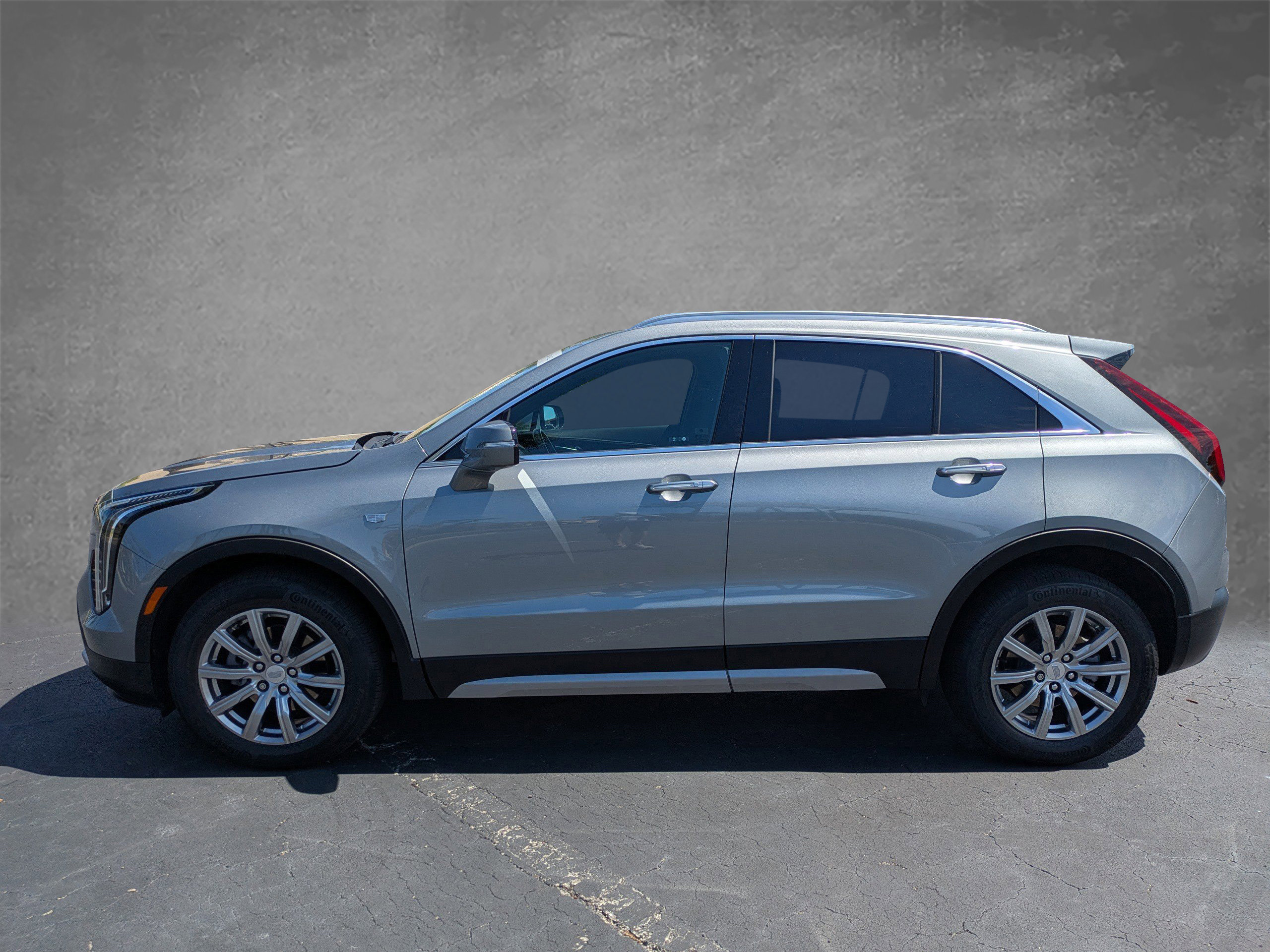 Certified 2023 Cadillac XT4 Premium Luxury w/ Technology Package AWD/4WD image 3