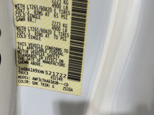 Used 2017 Nissan Titan SV image 30