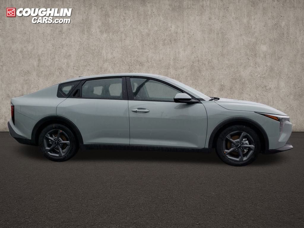 New 2025 Kia K4 LXS image 9