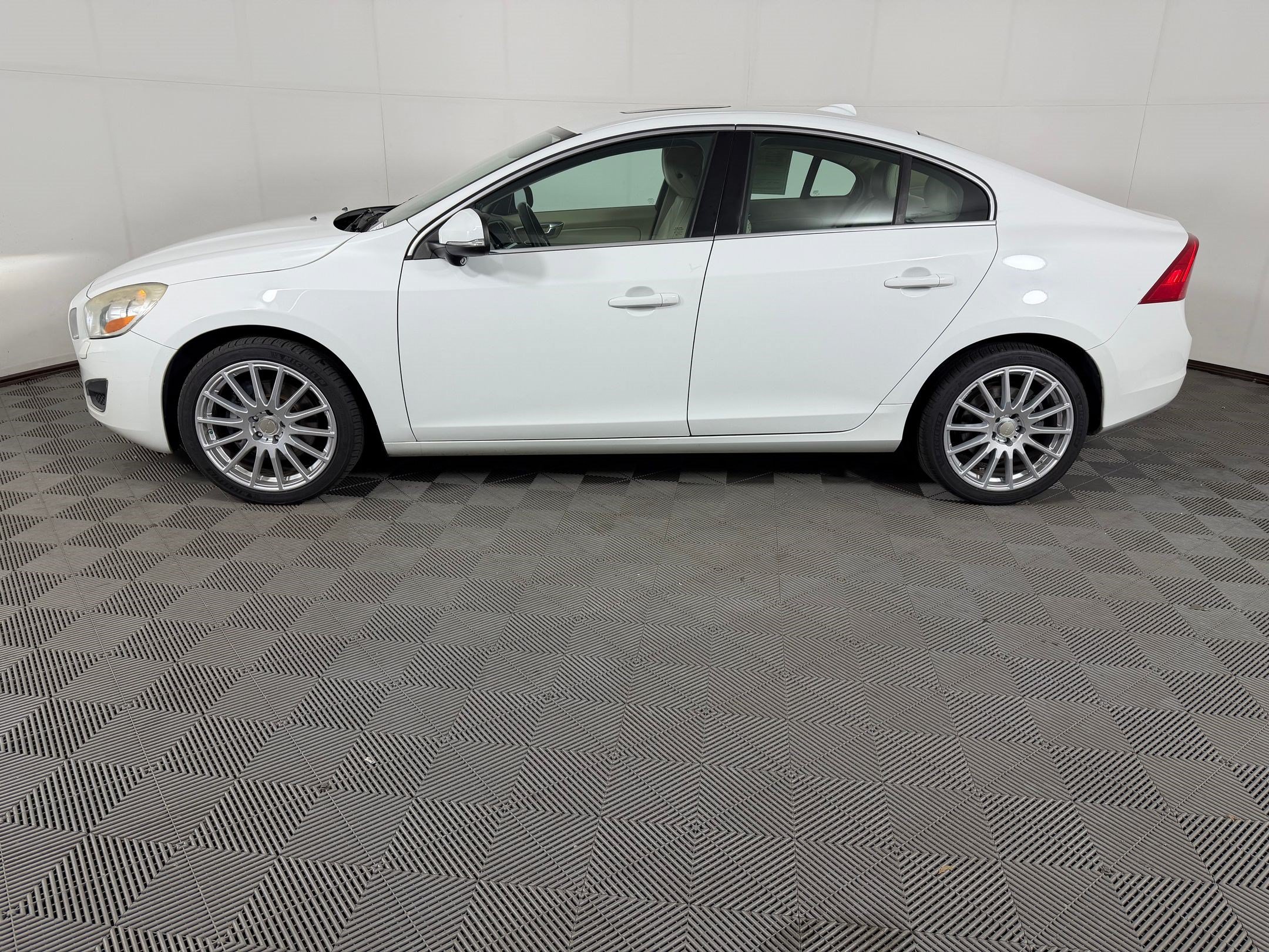 Used 2012 Volvo S60 T6 AWD/4WD image 2