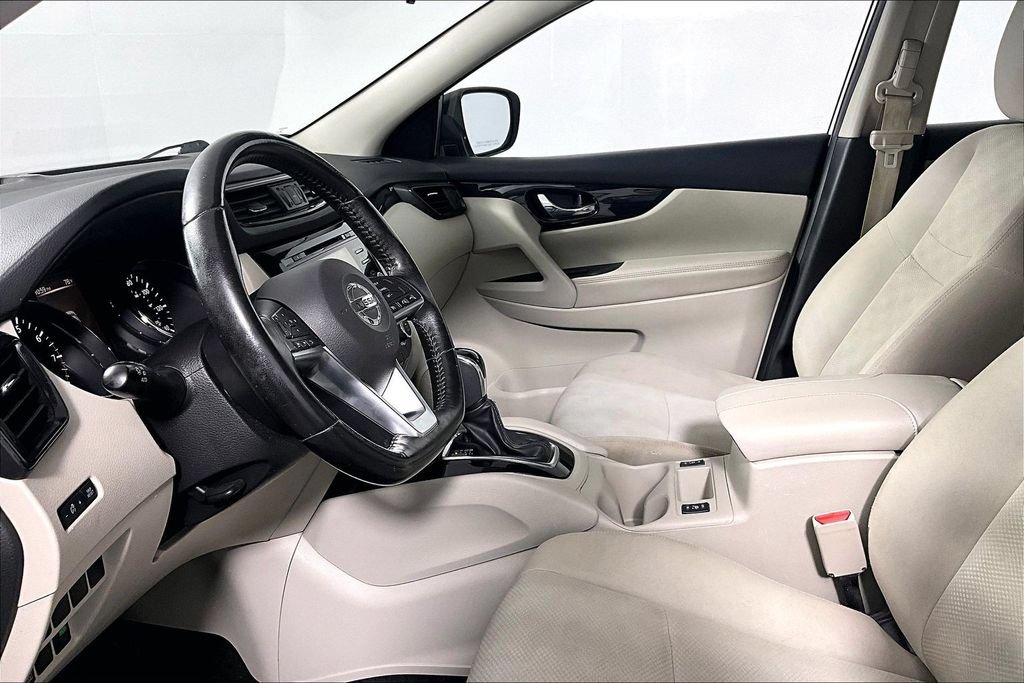 Used 2018 Nissan Rogue Sport SV w/ SV All-Weather Package AWD/4WD image 13