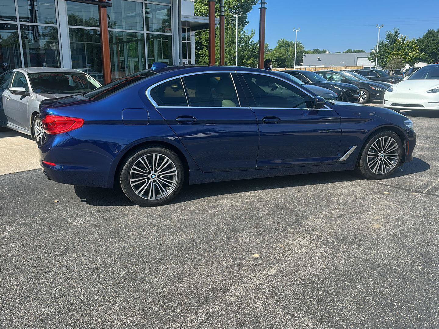 Used 2019 BMW 530i xDrive w/ Convenience Package AWD/4WD image 3