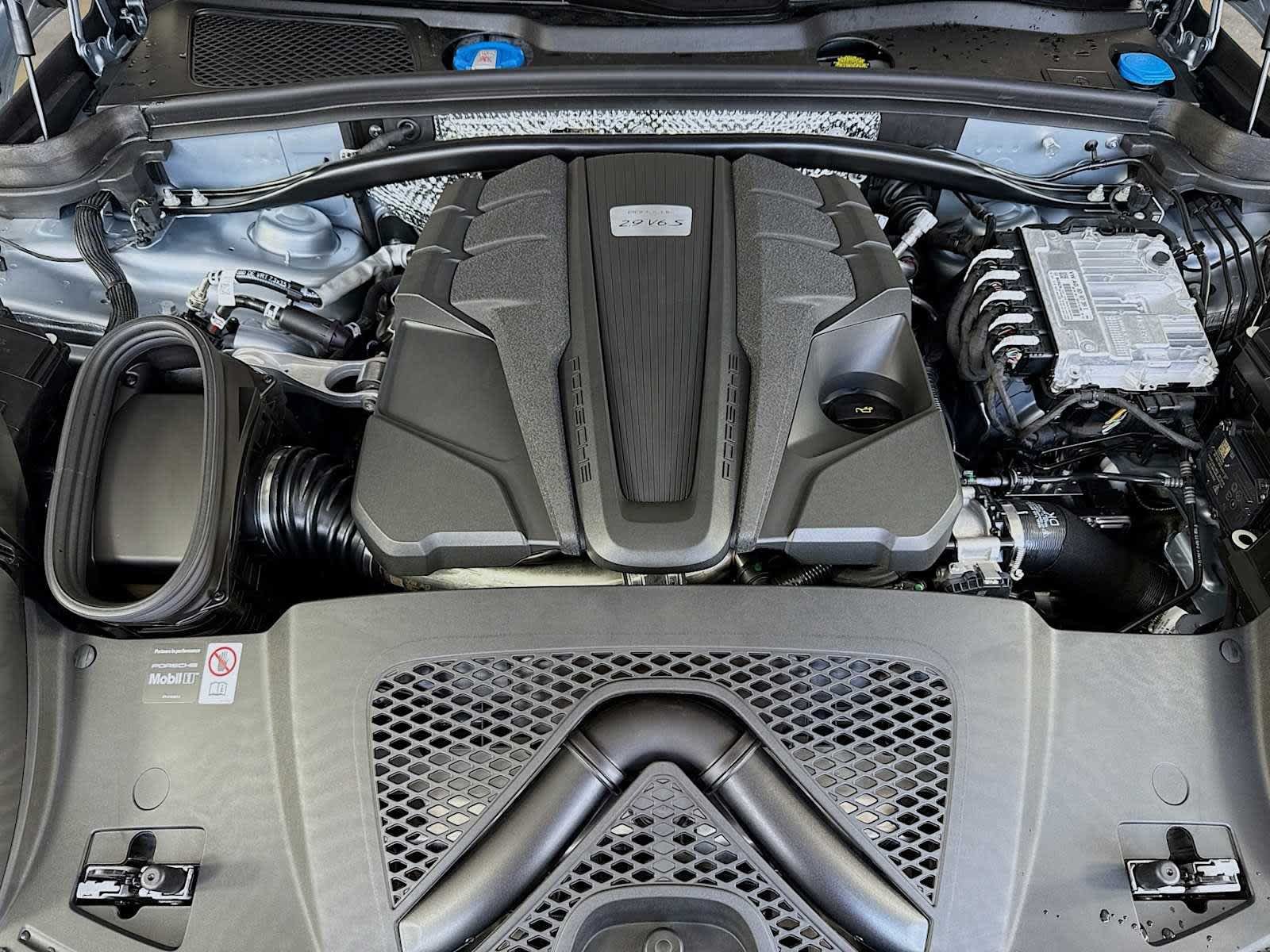New 2025 Porsche Macan S AWD/4WD image 23