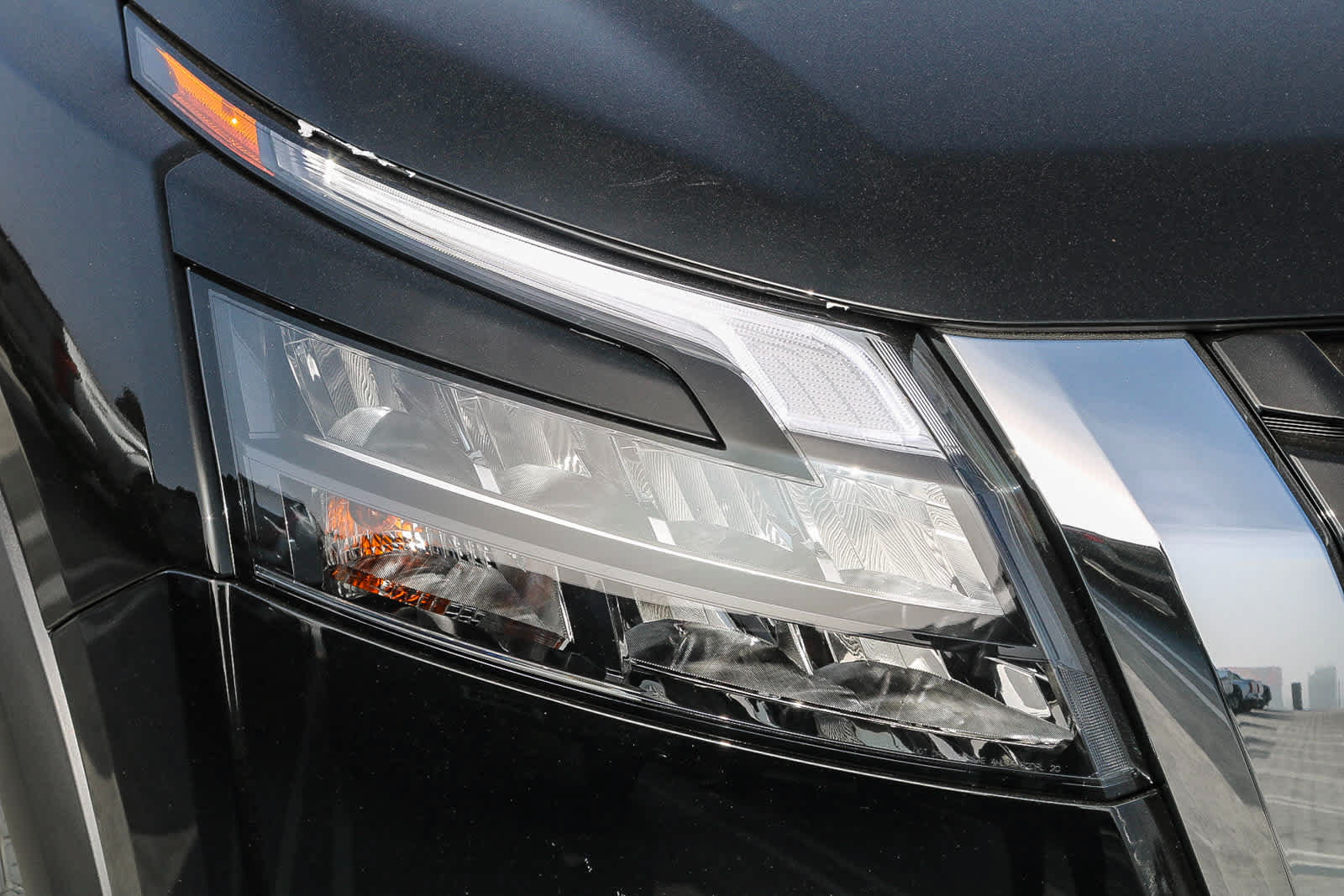 New 2025 Nissan Pathfinder SV FWD image 4
