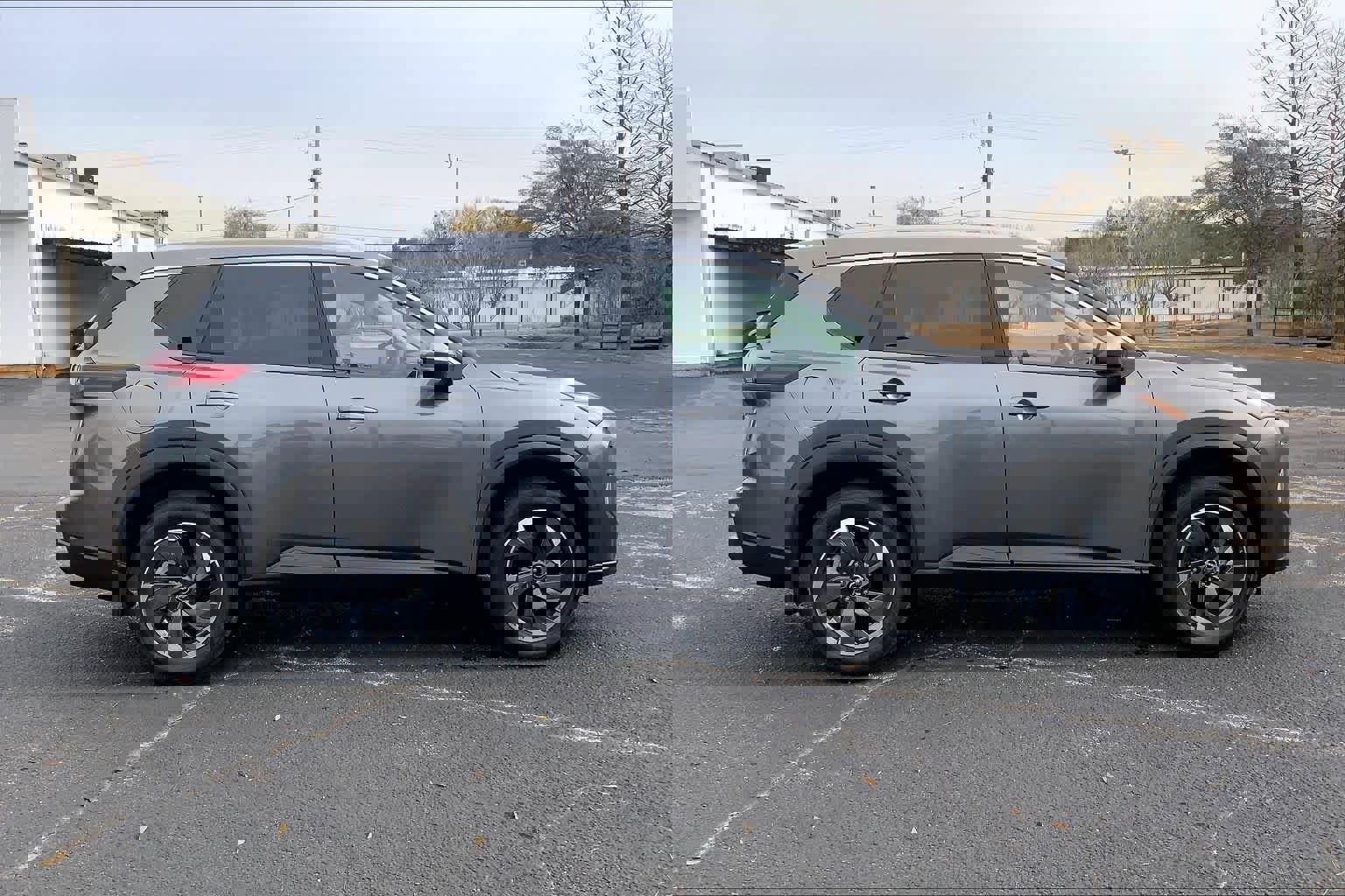 Used 2025 Nissan Rogue SV w/ SV Premium Package image 35