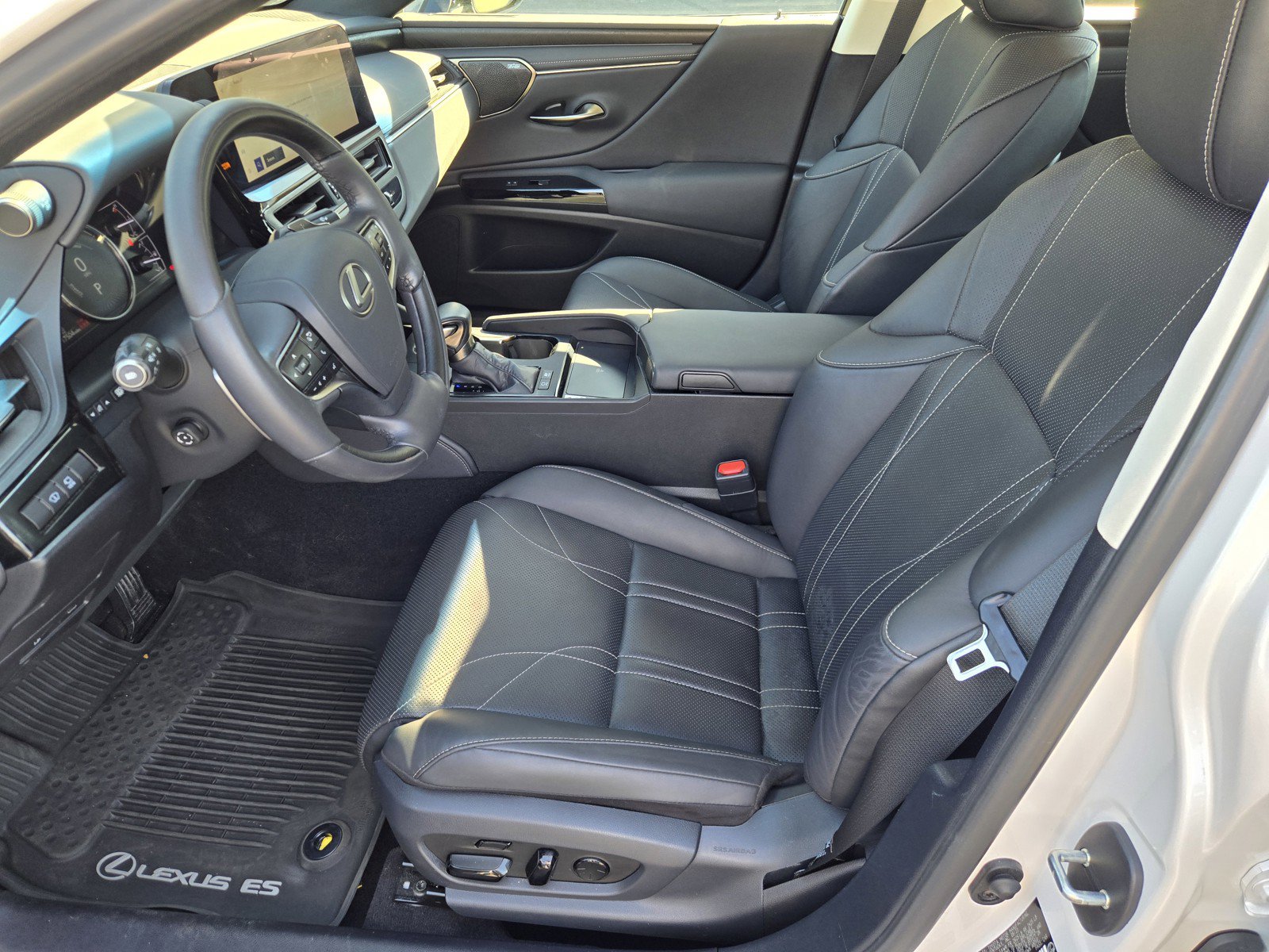 Certified 2024 Lexus ES 300h w/ Accessory Package (Z2) FWD image 15