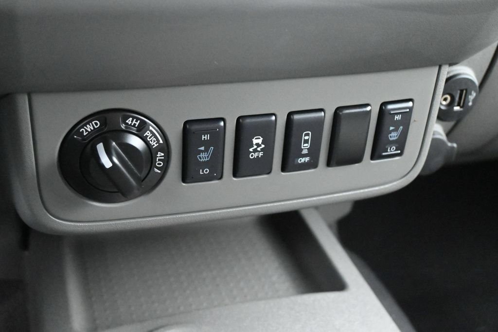 Used 2020 Nissan Frontier SV w/ Midnight Edition Floor Mats AWD/4WD image 11