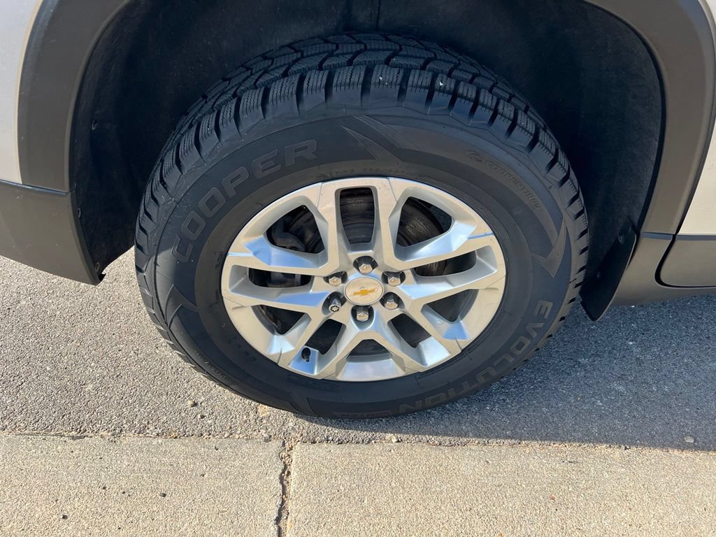 Used 2022 Chevrolet Traverse LS AWD/4WD image 10