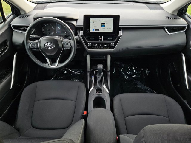 Used 2025 Toyota Corolla Cross LE image 18
