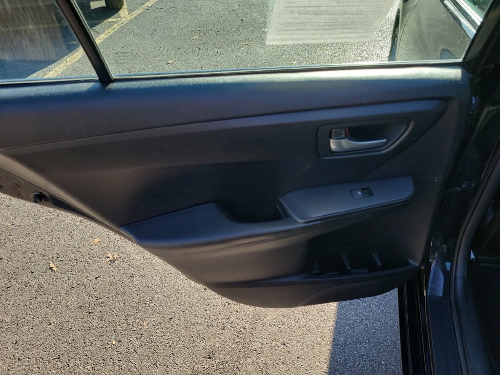 Used 2016 Toyota Camry SE FWD image 19