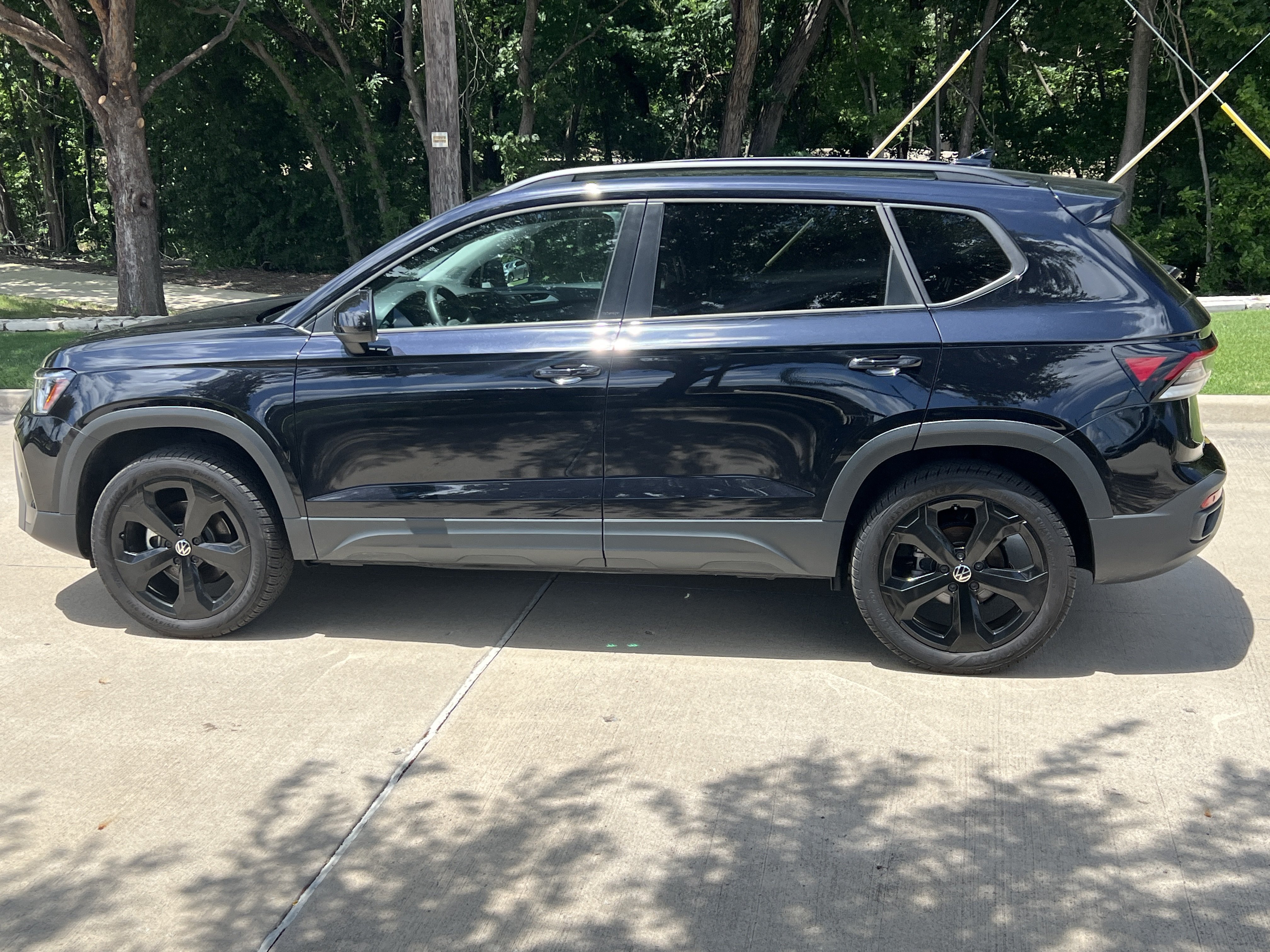 Certified 2025 Volkswagen Taos SE AWD/4WD image 7