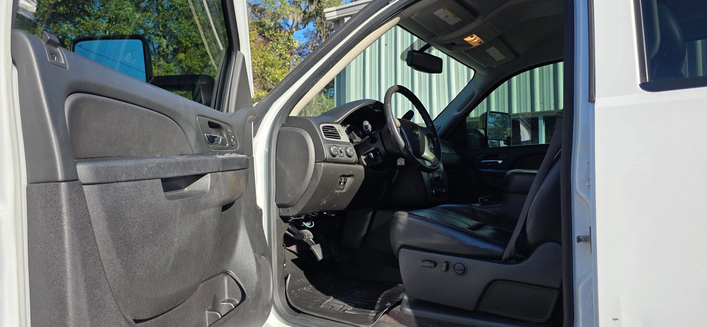 Used 2014 Chevrolet Silverado 2500 LTZ w/ LTZ Plus Package AWD/4WD image 10