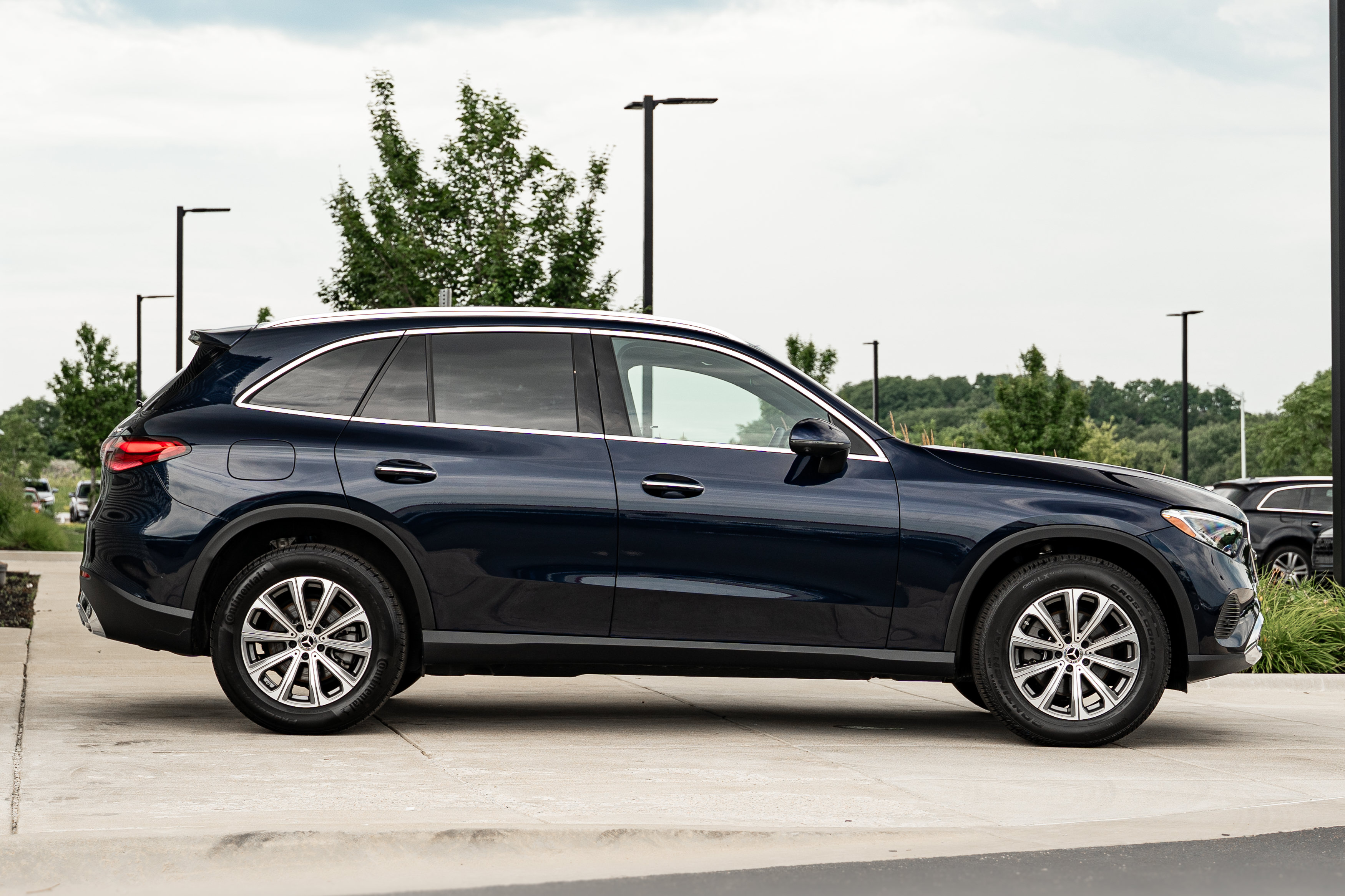 Used 2024 Mercedes-Benz GLC 300 4MATIC image 3