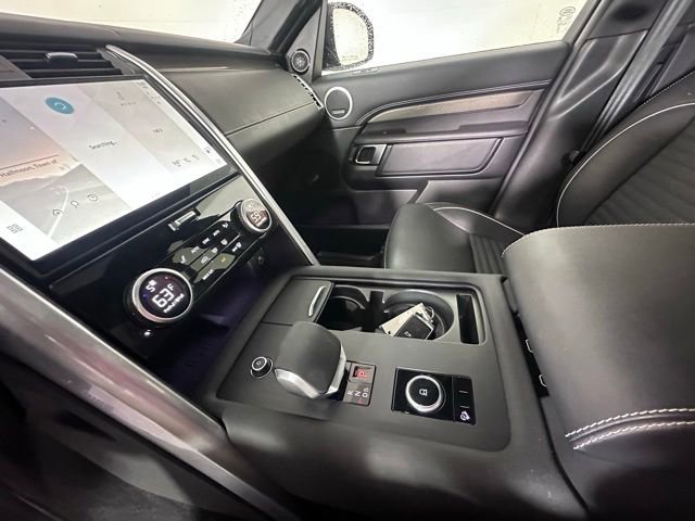 Used 2024 Land Rover Discovery Metropolitan Edition AWD/4WD image 30