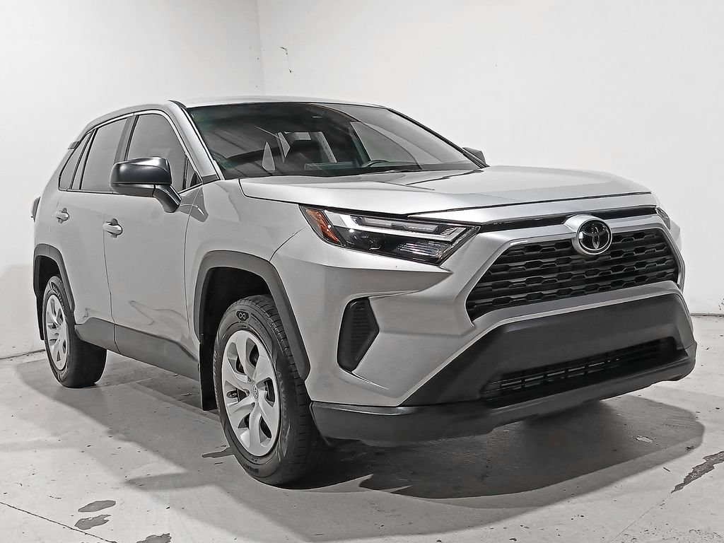 Used 2025 Toyota RAV4 LE AWD/4WD image 29