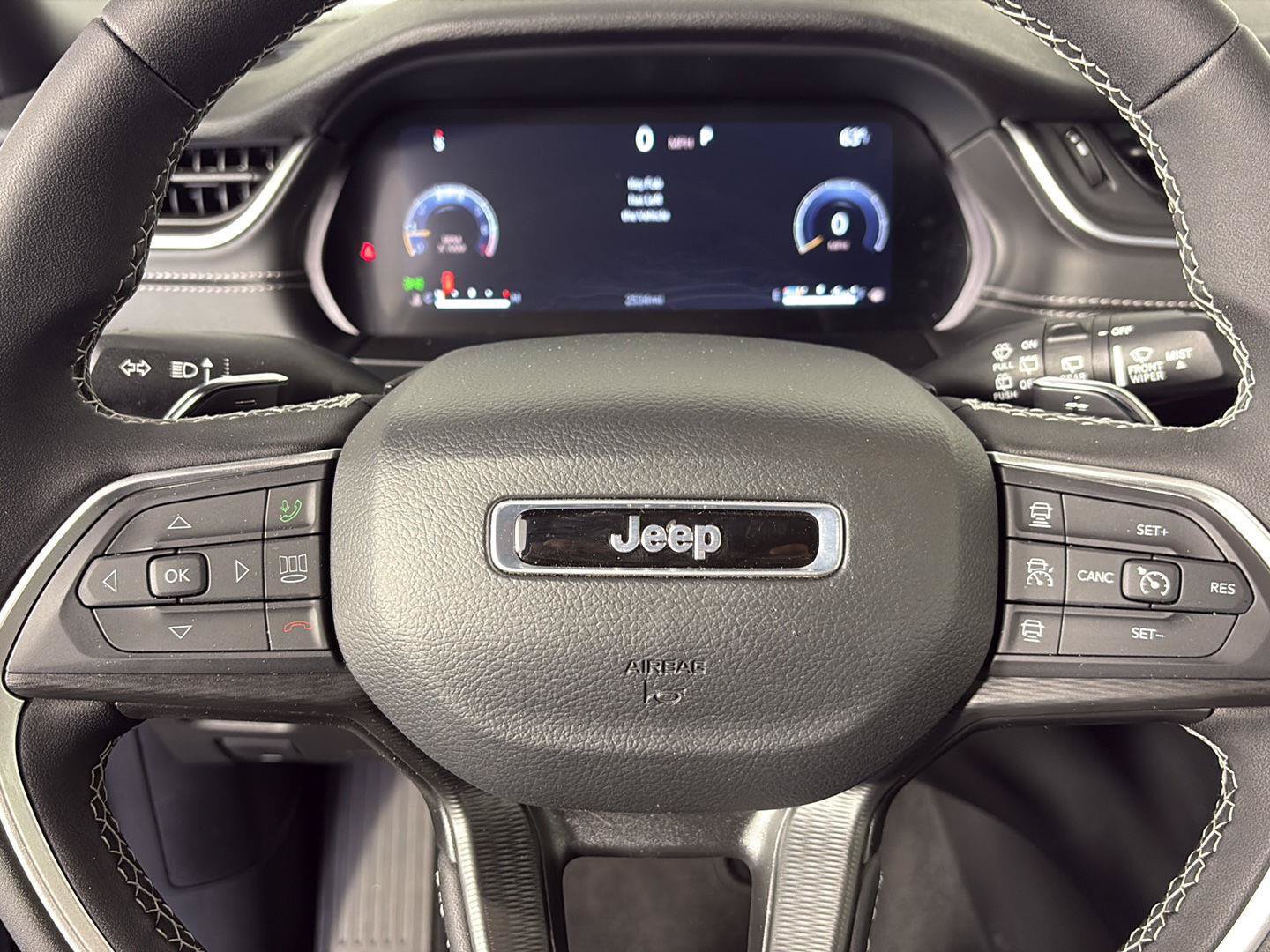 New 2025 Jeep Grand Cherokee Laredo AWD/4WD image 15