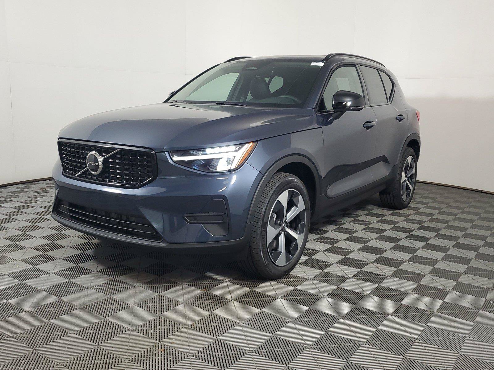 New 2026 Volvo XC40 B4 Core w/ Protection Package Premier FWD image 3