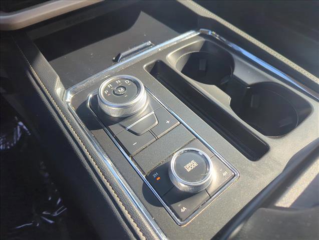 Used 2024 Ford Expedition Max XLT image 15
