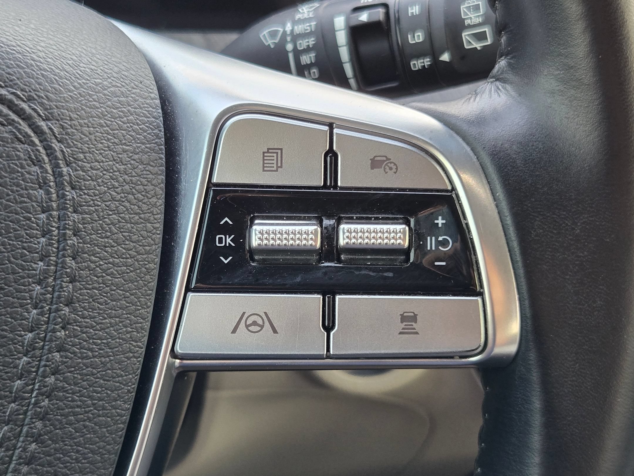 Used 2025 Kia Telluride EX w/ EX Captain's Chair Package FWD image 29