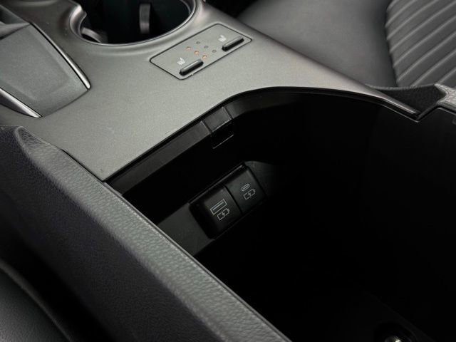 Used 2024 Toyota Camry SE FWD image 23