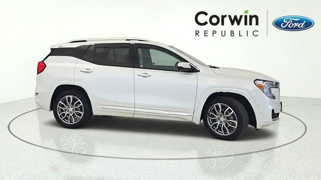 Used 2022 GMC Terrain Denali w/ Denali Premium Package AWD/4WD image 7