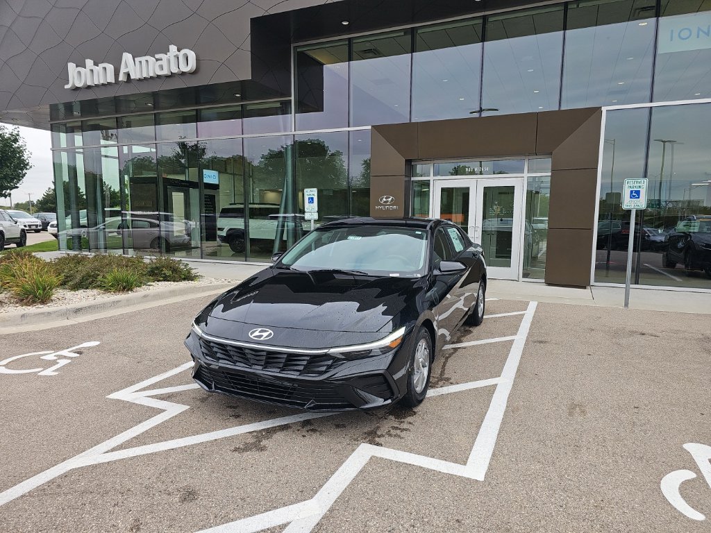 New 2026 Hyundai Elantra SE FWD image 1