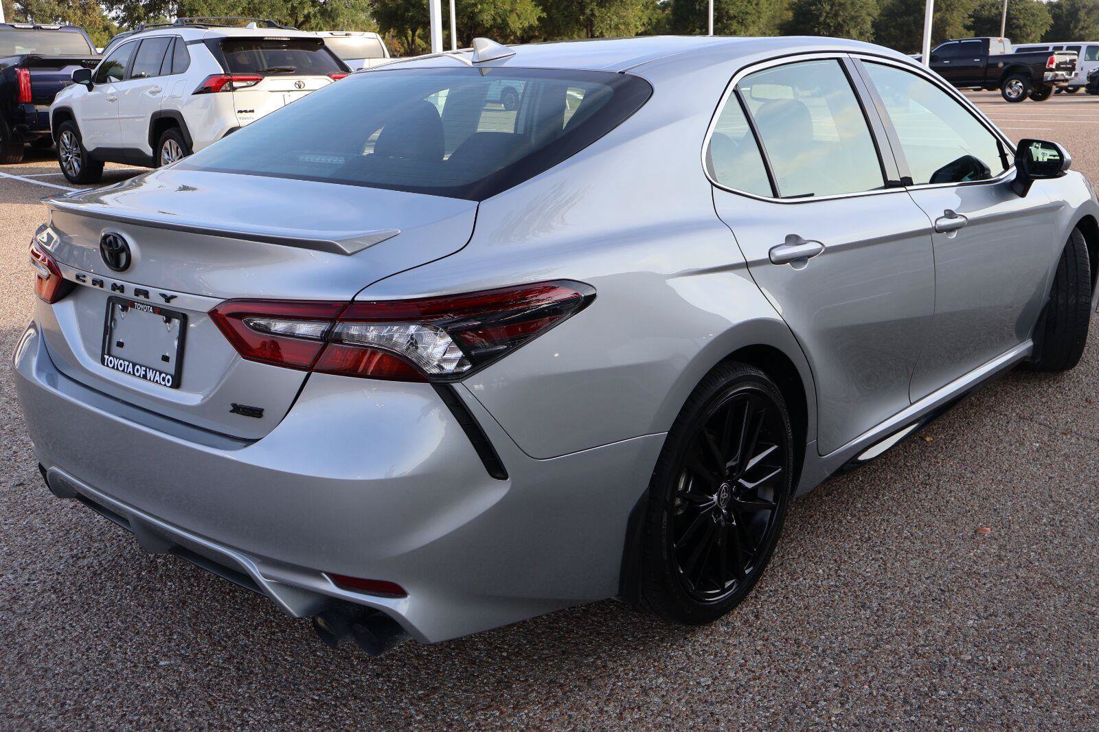 Used 2022 Toyota Camry XSE FWD image 3