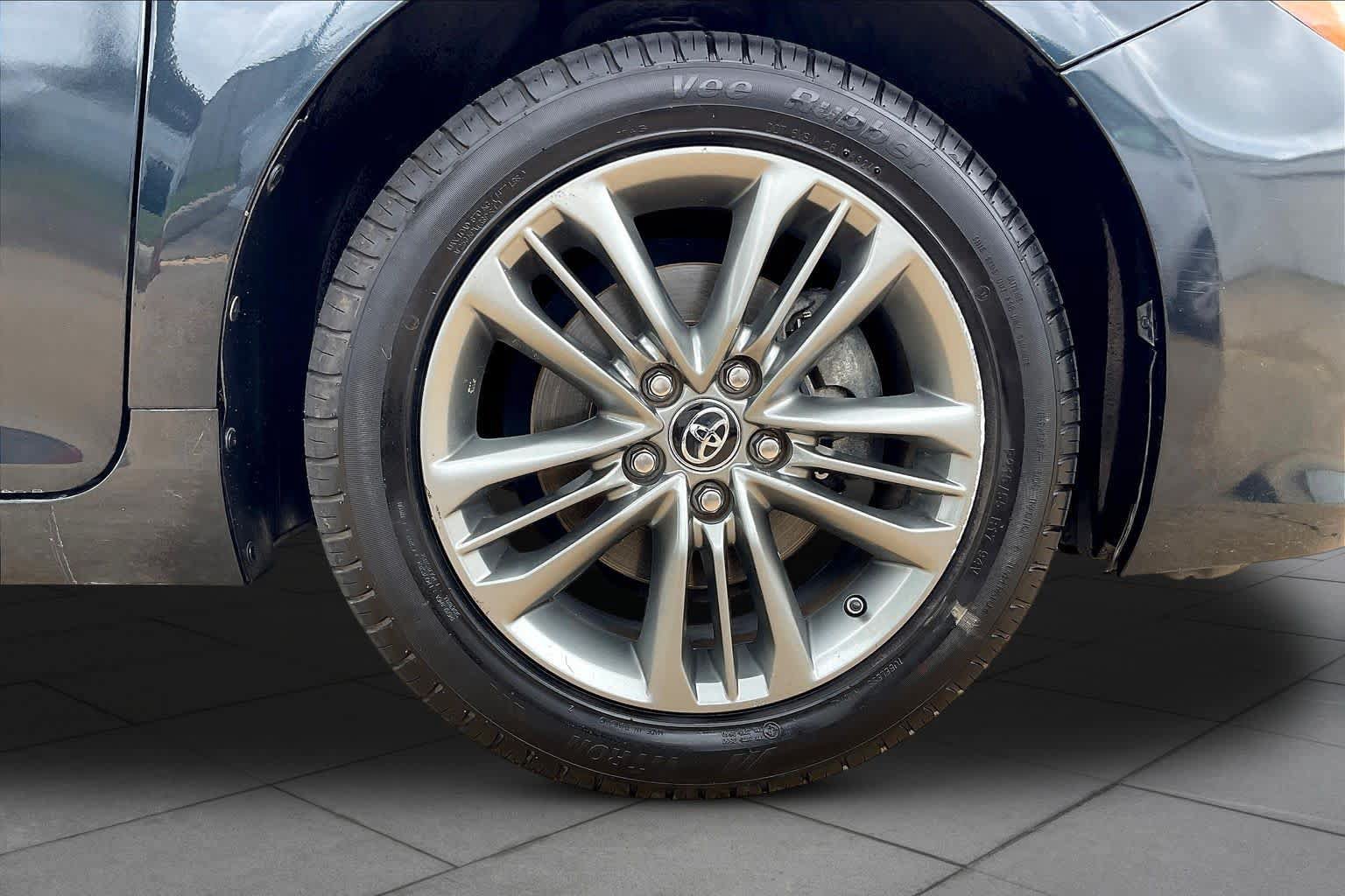 Used 2017 Toyota Camry LE FWD image 11
