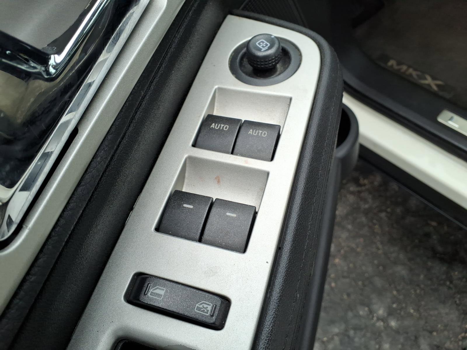 Used 2008 Lincoln MKX FWD image 18