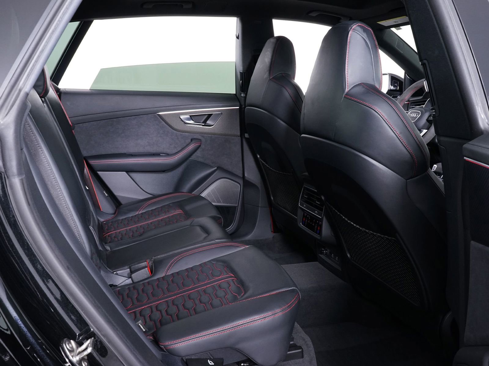 Used 2023 Audi RS Q8 image 32