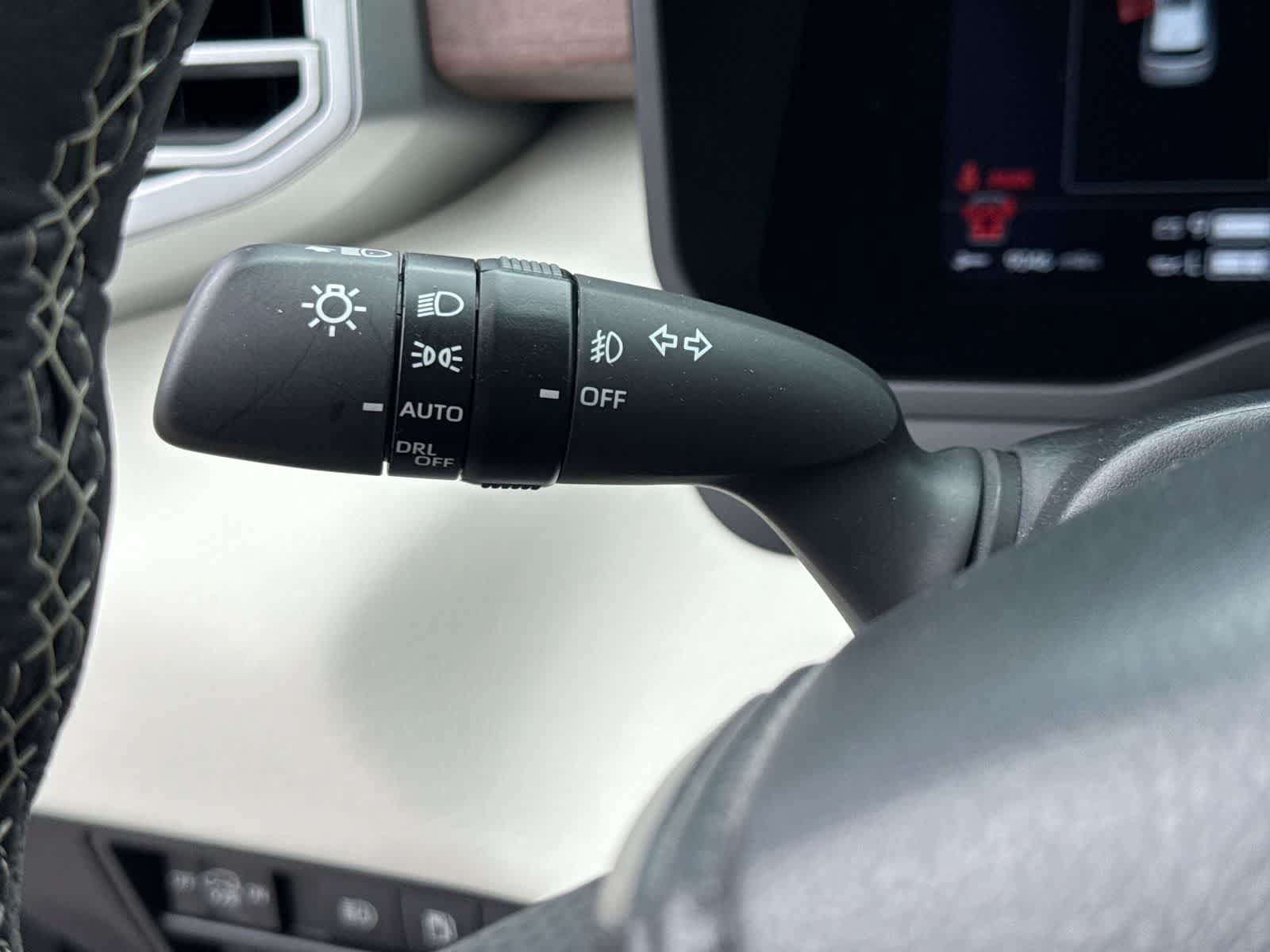 Used 2025 Toyota Sequoia Capstone AWD/4WD image 32