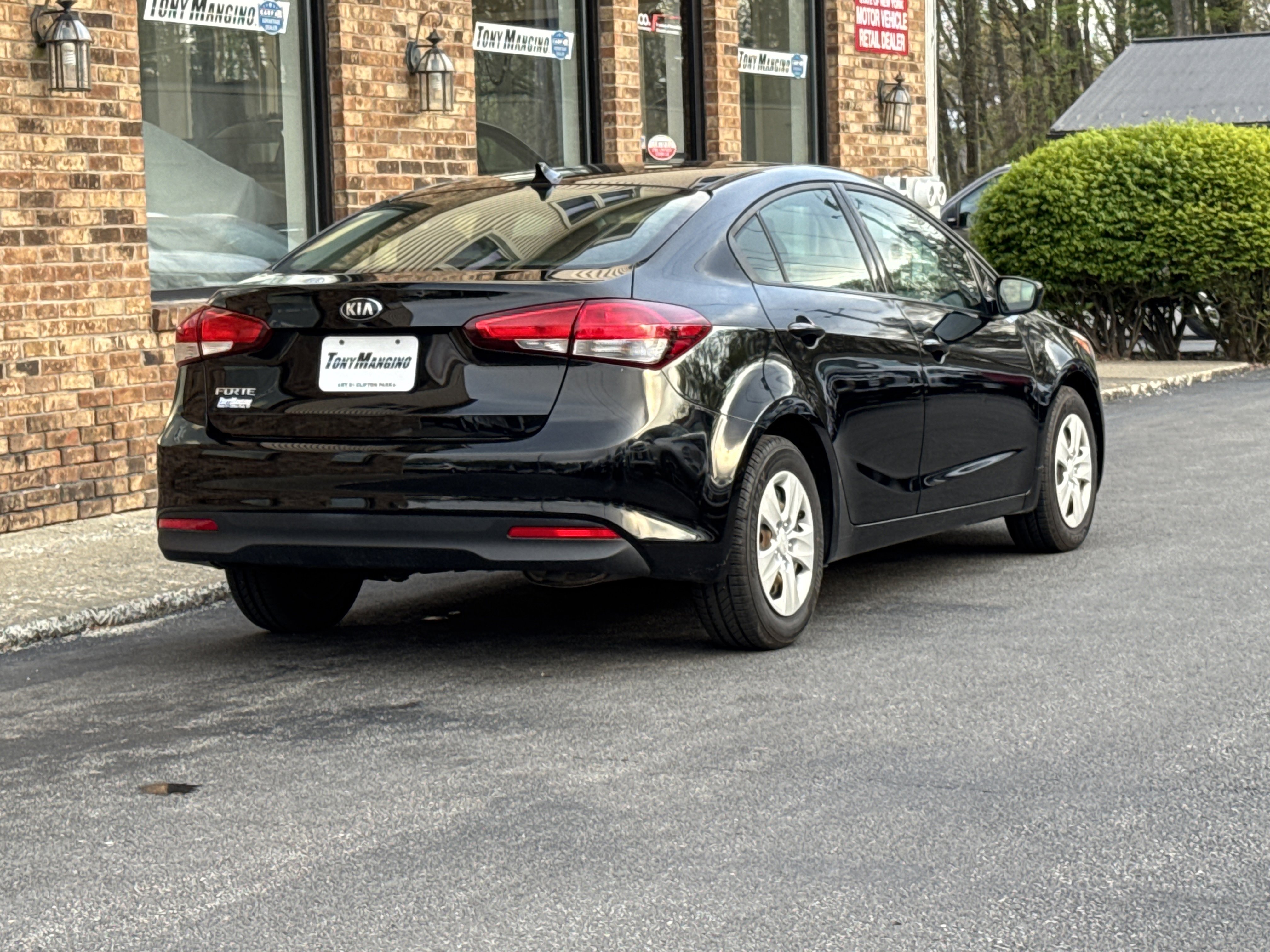 Used 2017 Kia Forte LX FWD image 5